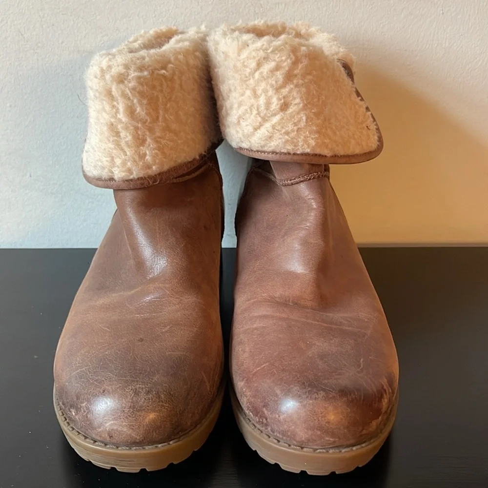 Tara M brown leather distressed boots size 9